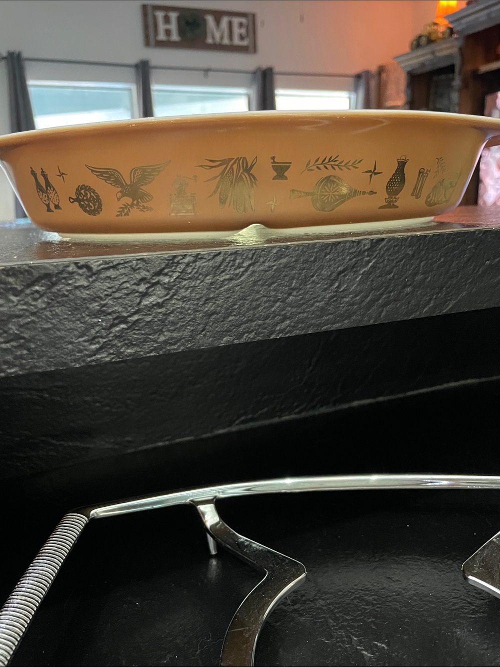 Pyrex Early American Vintage-Inspired Tan Serving Dish with Gold Motif w/stand